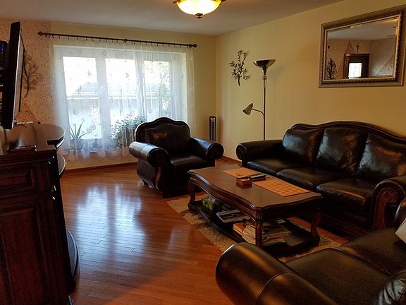 4th image of 300 Birchwood Ln
