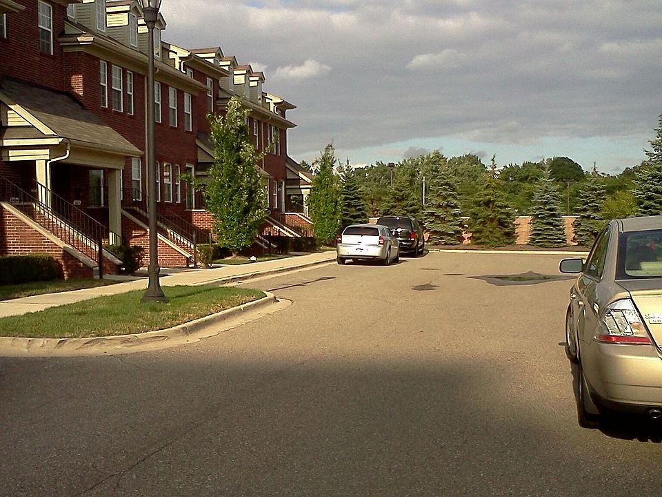 2nd image of 15640 Stone Crossing Dr #1