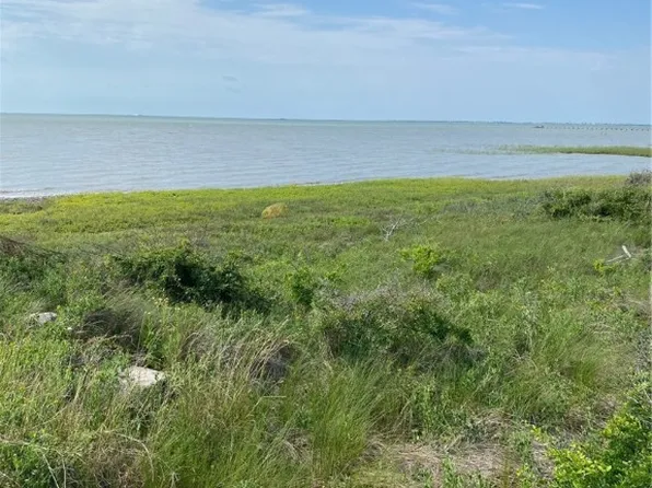 2514 1st St, Bayside, TX 78340