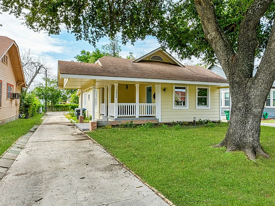 1932 W Huisache Ave