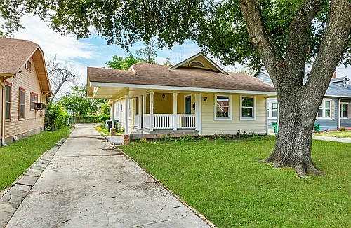 1932 W Huisache Ave Photo 1