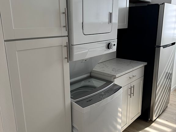 2nd image of 803 Vista On The Lk #803