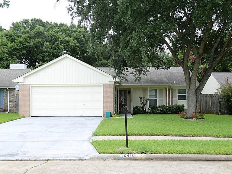 2410 Old Fort Rd — Photo 1