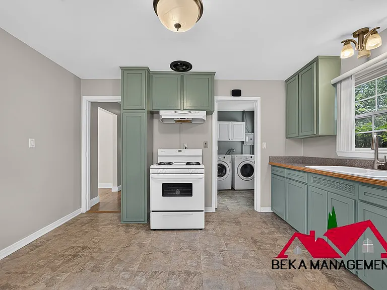 4427 W Forteen Mile Rd — Photo 16