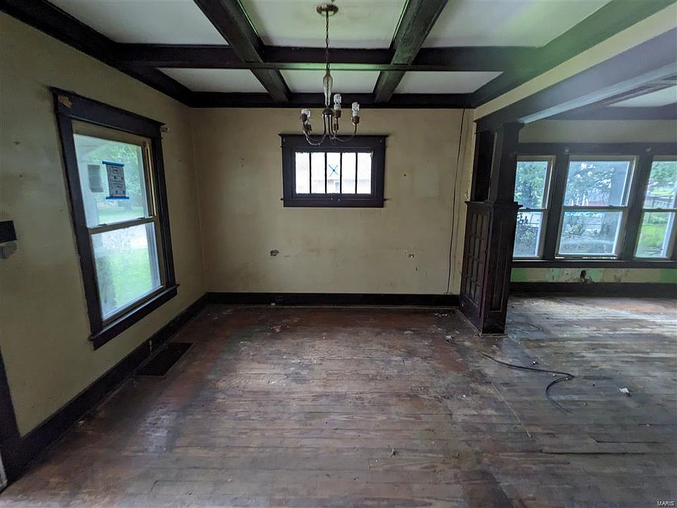 312 Roxana Ave, South Roxana, IL 62087 MLS 23051226 Zillow