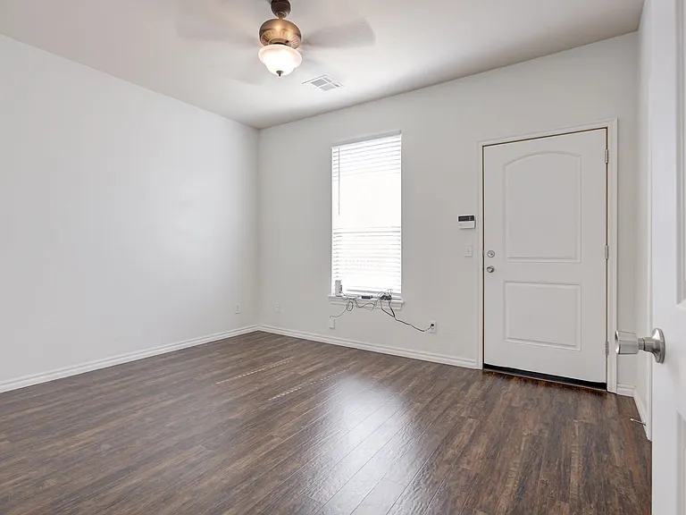 1812 Alameda St — Photo 13