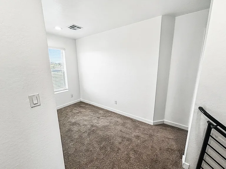 1852 N 51st St #5 — Photo 9
