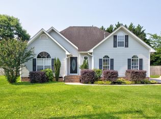 8900 Fox Glen Dr, Ooltewah, TN 37363