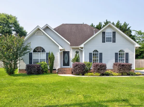 8900 Fox Glen Dr, Ooltewah, TN 37363