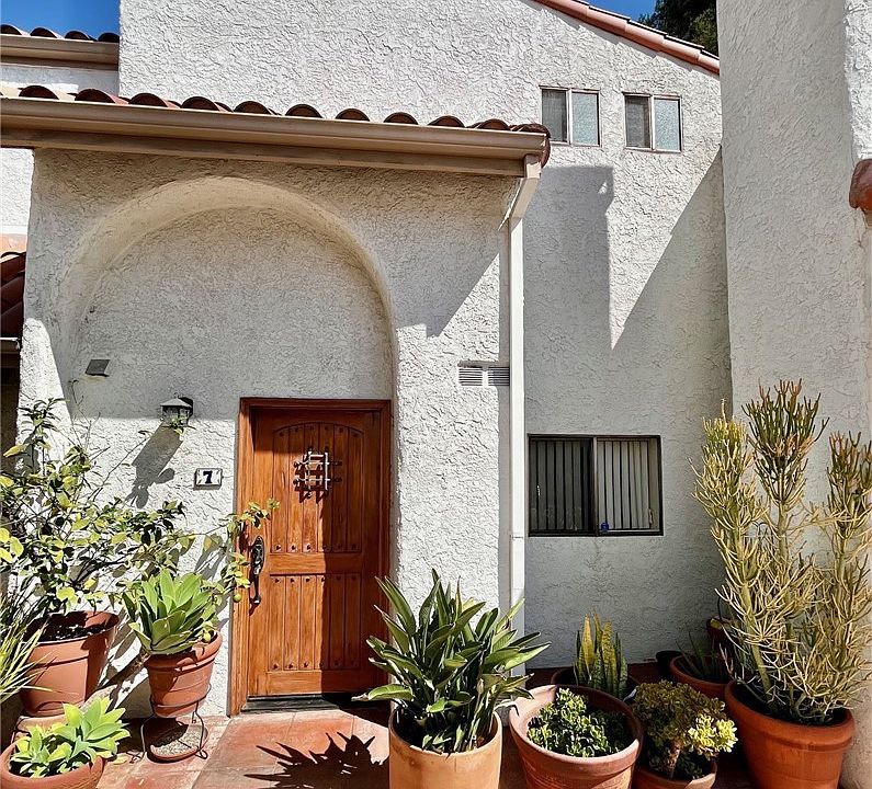 1st image of 10926 Bluffside Dr Unit 7