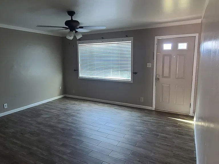 449 E Pierce St — Photo 20