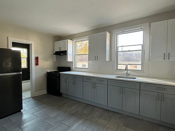 3rd image of 854-6 S 19th St #3