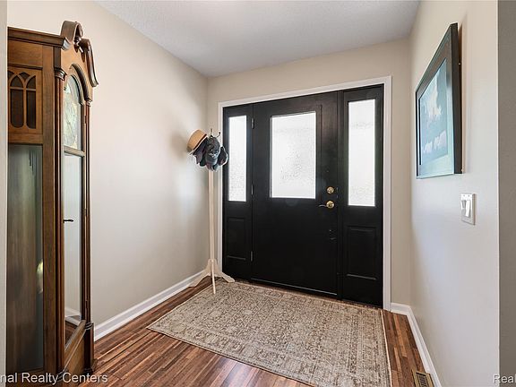 2nd image of 16 Lakeridge Dr