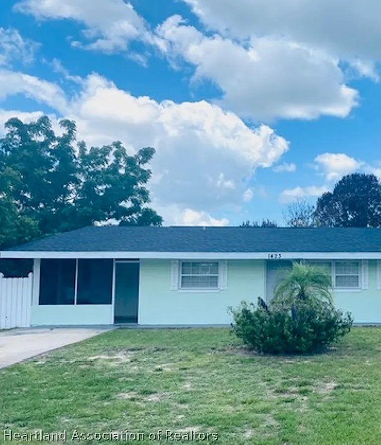 2 bed, 1.0 bath, 816 sqft, $1,350 — Photo 1