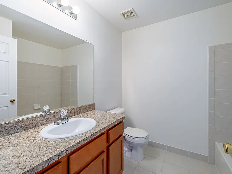 Ashford Apartments — Photo 36