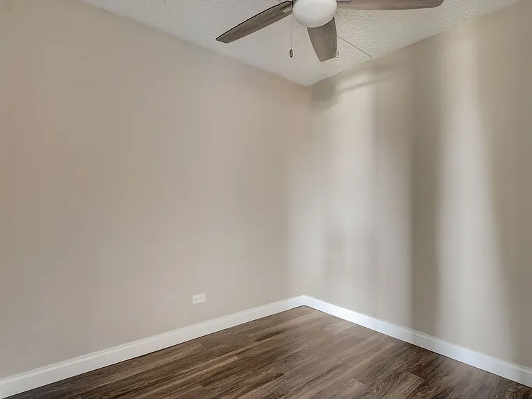 Bartlett Court Apartments — Photo 57