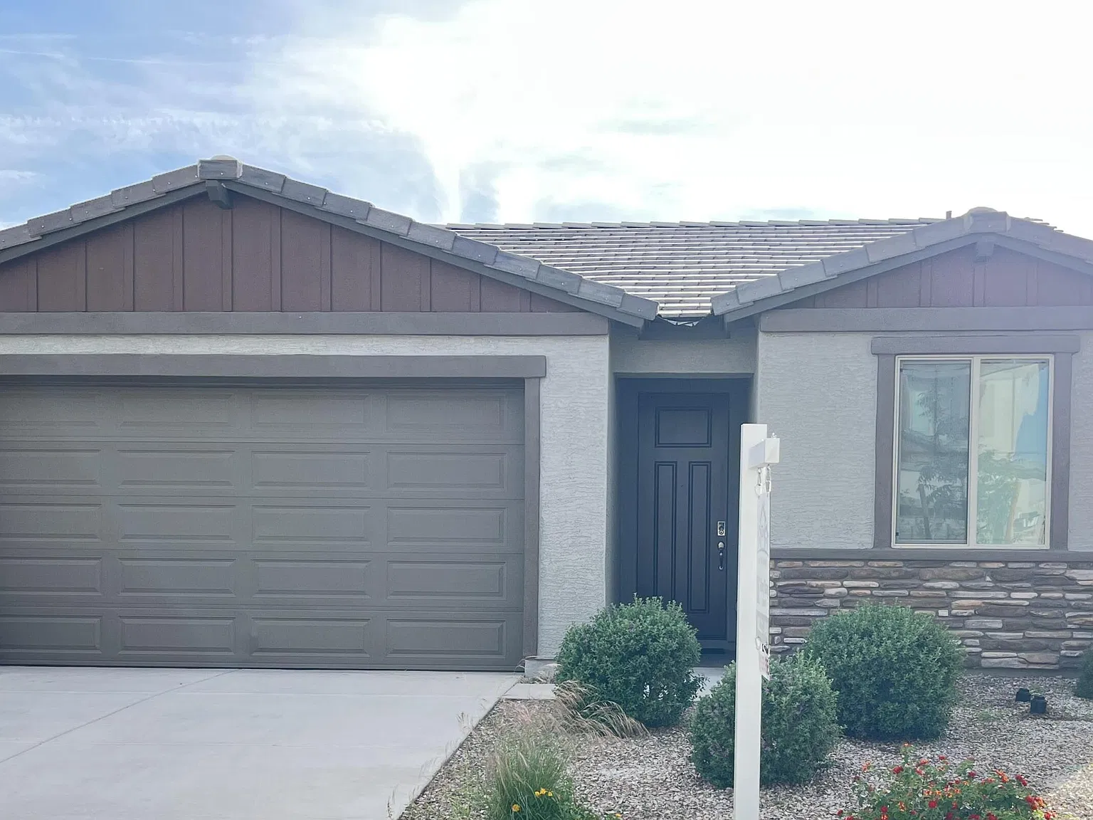 4 bed, 2.5 bath, 1837 sqft, $2,200 — Photo 1