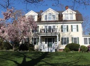 88 Round Hill Rd APT 3, Northampton, MA 01060