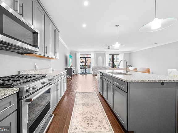4th image of 43567 Michigan Sq