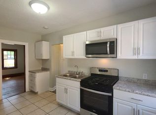 910 4th Ave #1, Rockford, IL 61104