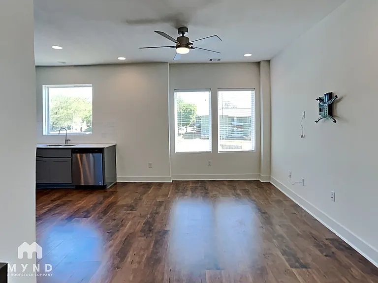 3007 E 12th St #61 — Photo 5