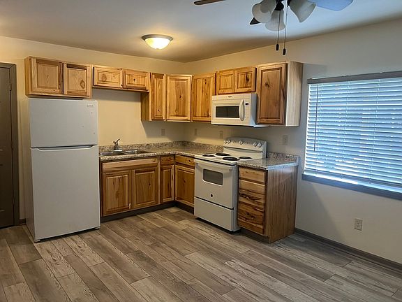 3rd image of 207 John St #4