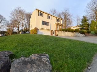9570 Saratoga Dr, Pittsburgh, PA 15237