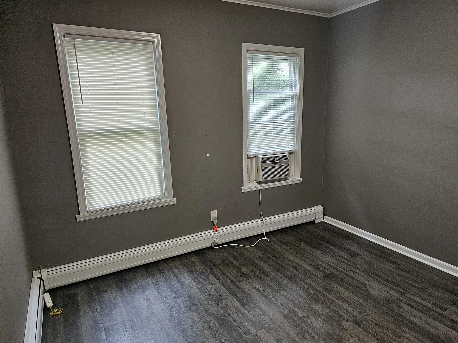 31 Parker Ave - 1R — Photo 2