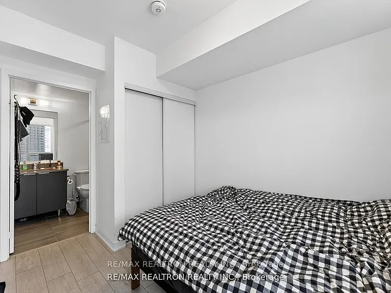 2033 Kennedy Rd #2008 — Photo 26