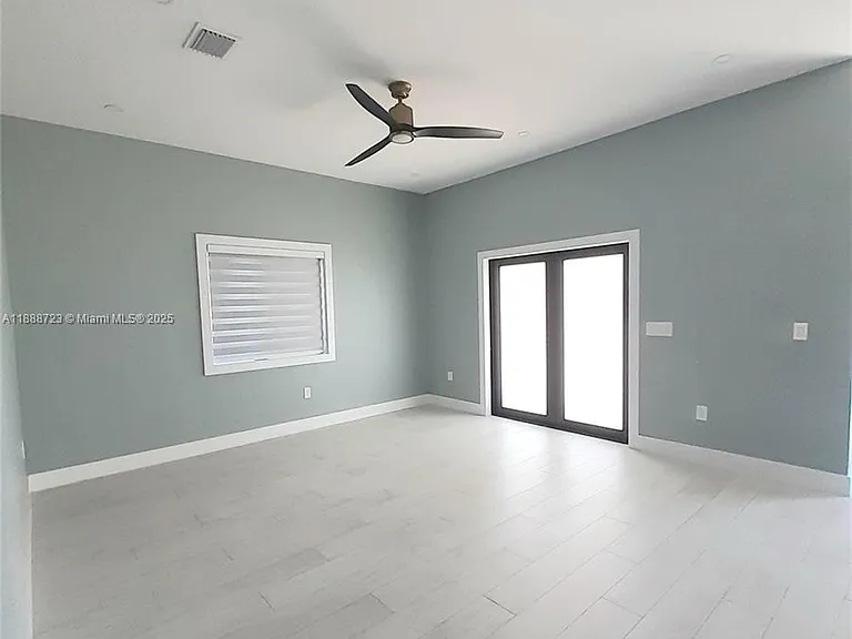 23 Jenny Ln — Photo 2