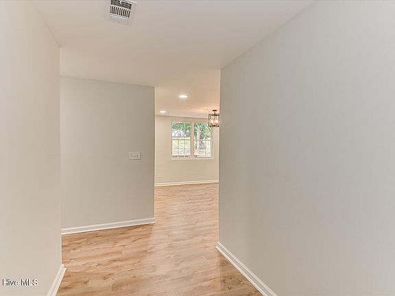 3rd image of 623 Pershing Drive