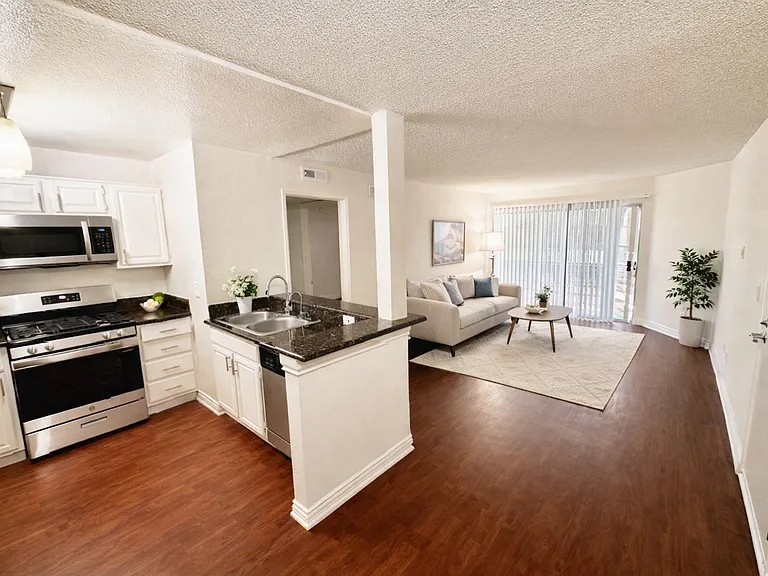 2330 North Cahuenga, LP — Photo 31