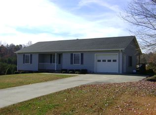 517 Darrell Ln, Hurt, VA 24563