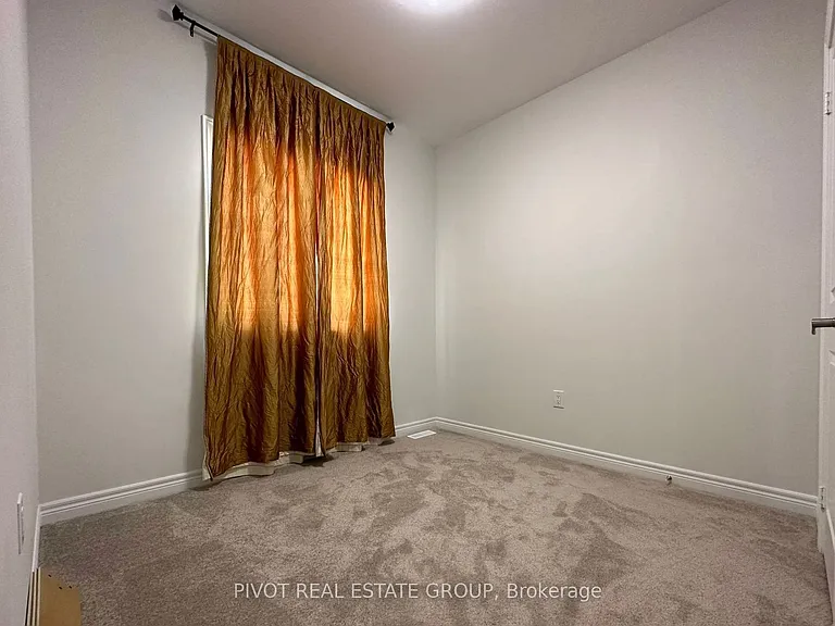 16 Littlewood Dr — Photo 3