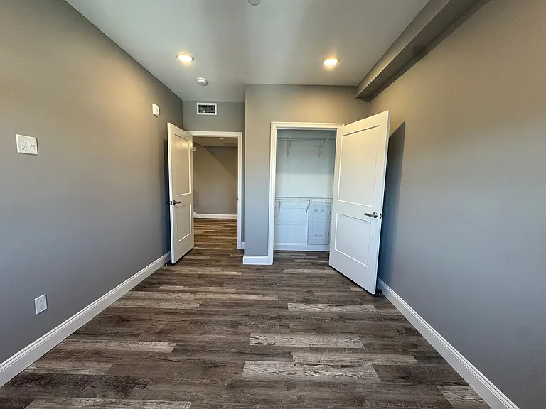 8 Avon St — Photo 34