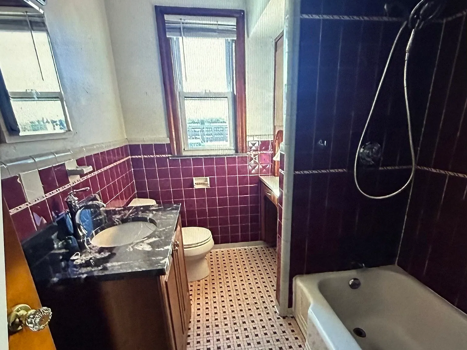 3 bed, 1.0 bath, 1040 sqft, $2,100 — Photo 4
