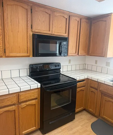 1017 Jayhawk Way — Photo 8