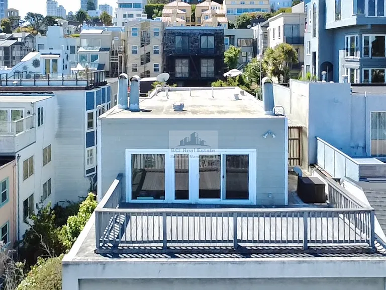 727 N Point St — Photo 2