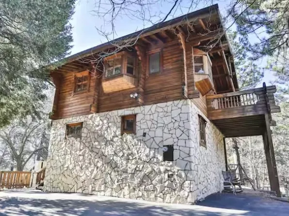 24657 San Moritz Dr, Crestline, CA 92325