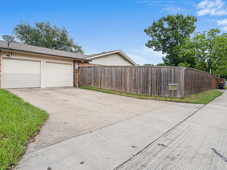 3307 Colony Dr — Photo 14