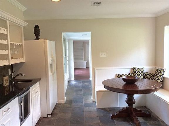 4th image of 407 Parkhurst Dr