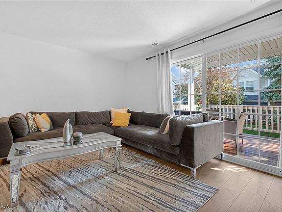 4th image of 15496 Shaleside Ct