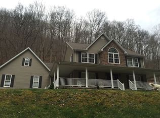 197 Country Hill Ln, Chapmanville, WV 25508