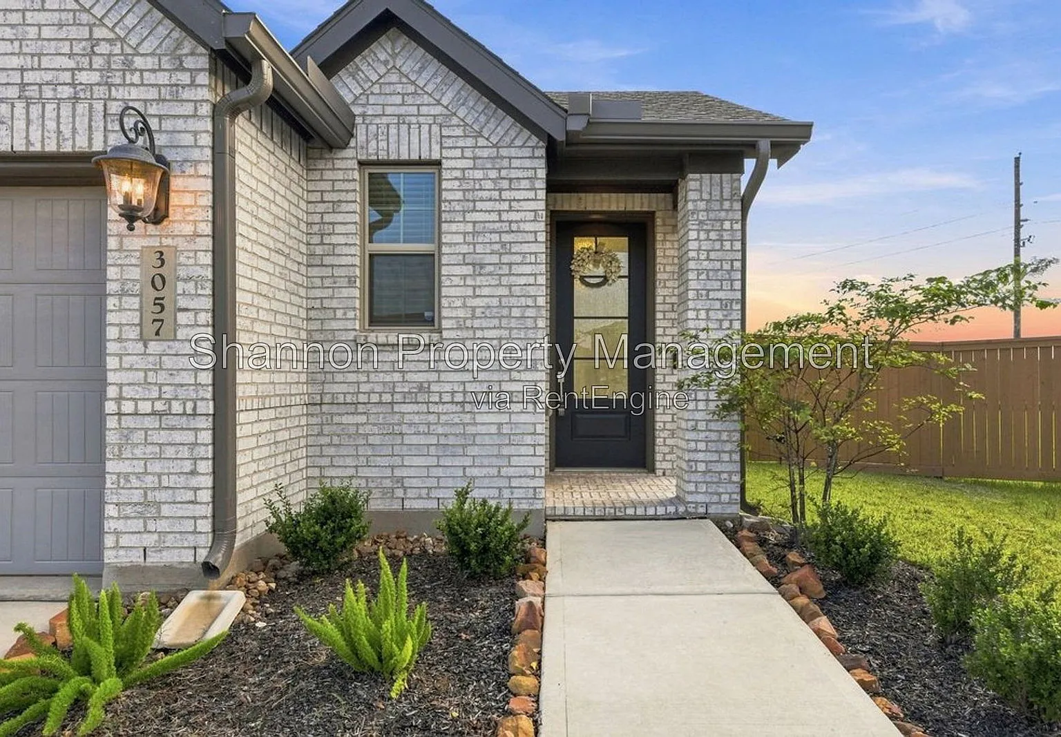 4 bed, 2.5 bath, 1840 sqft, $2,500 — Photo 2