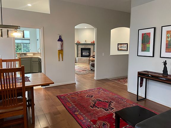 Living room/Dining area