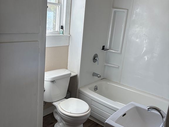 3rd image of 811 E Prospect Rd #2