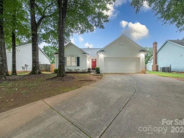 2935 Hosta Dr, Charlotte, NC 28269