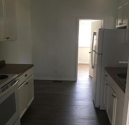 3rd image of 221 W Wisconsin Ave APT A