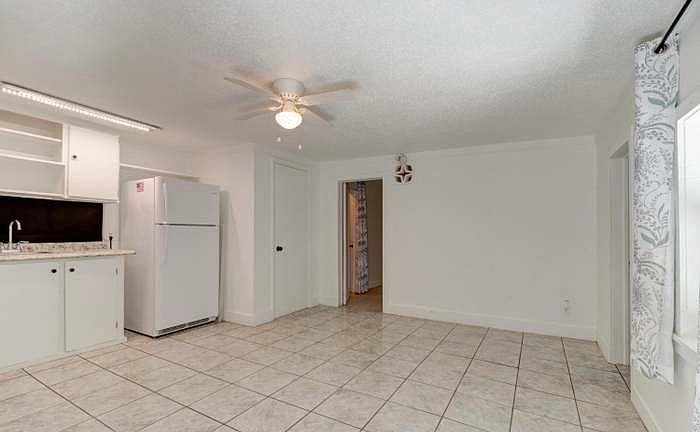 1st image of 120 Beverly Ct #2