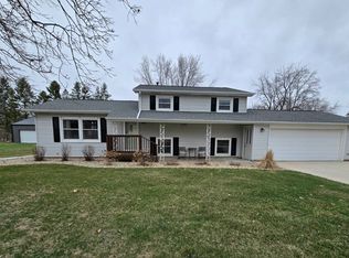 137 Lakeland Dr, Galesburg, IL 61401